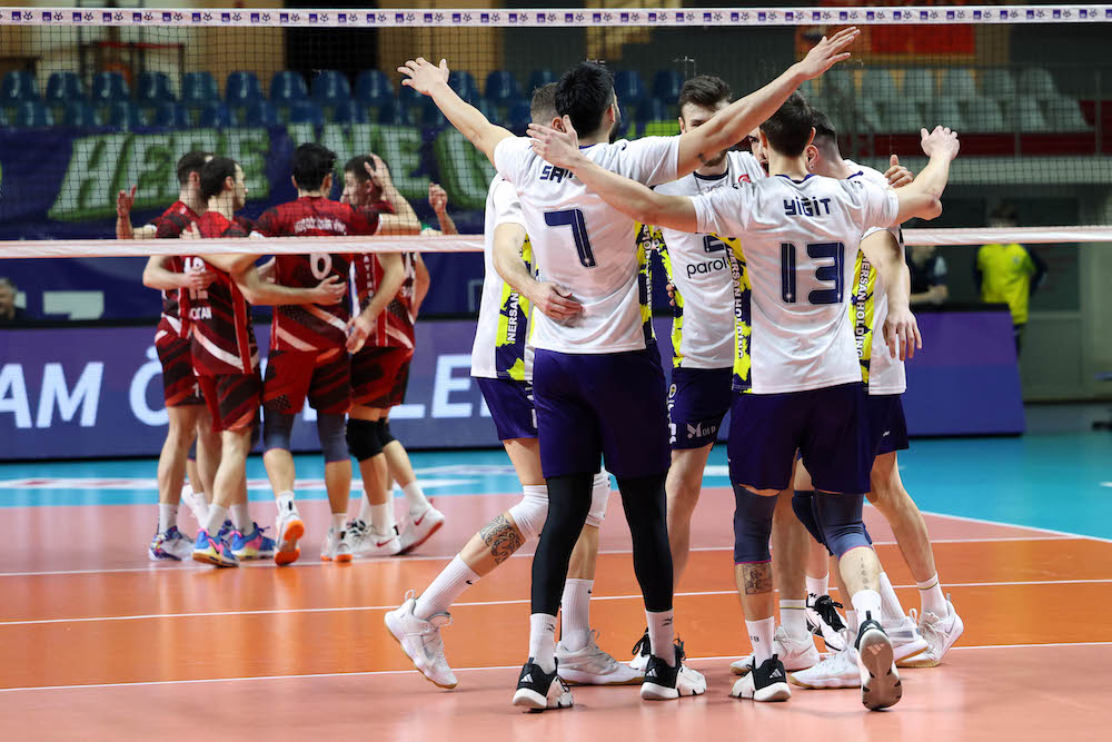 FENERBAHÇE PAROLAPARA YARI FİNALDE