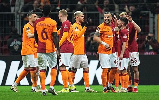 GALATASARAY AVANTAJI ELİNE ALDI!