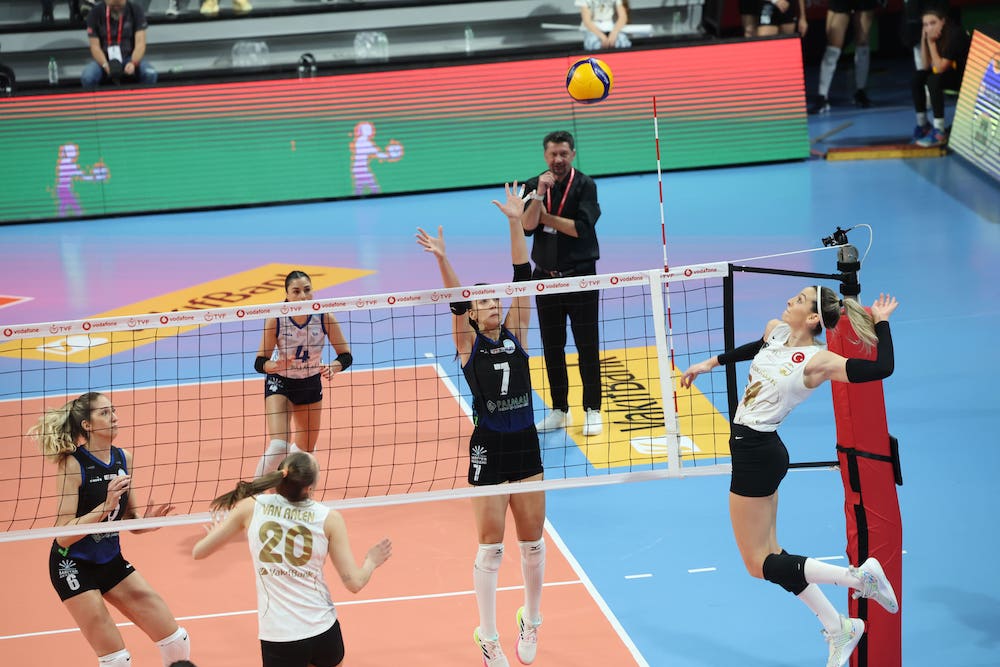 VakıfBank, Sarıyer Belediyespor’a Set Vermedi