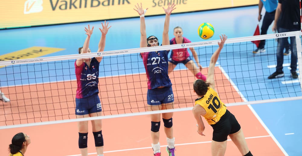 VAKIFBANK ÇEYREK FİNALE YÜKSELDİ
