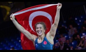 KADIN GÜREŞÇİLERDEN 2 ALTIN 1 GÜMÜŞ