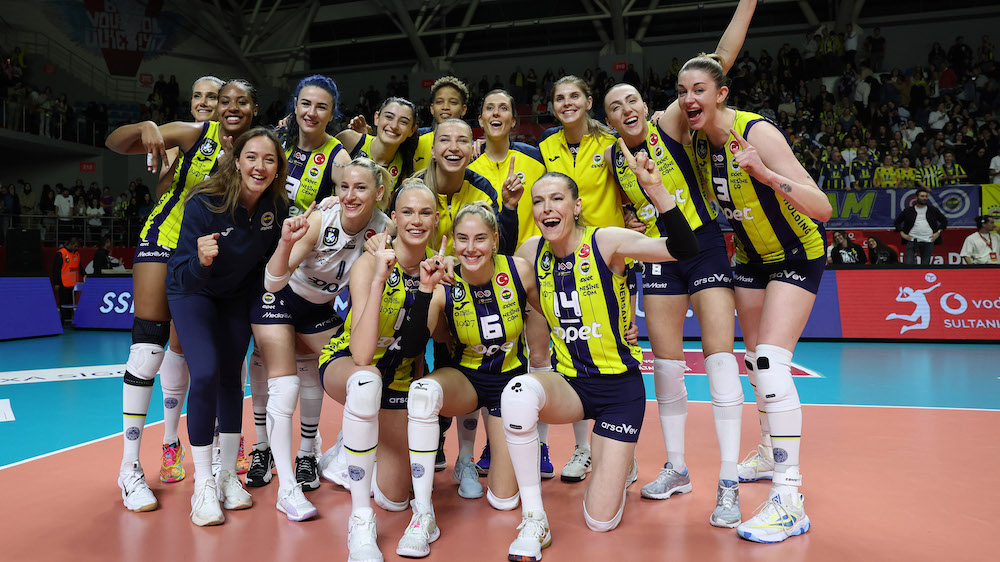 FENERBAHÇE’DEN PİZZA ZİYAFETİ