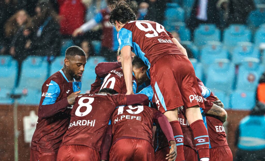 TRABZONSPOR EVİNDE COŞTU: 5-1
