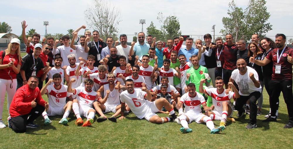 İŞİTME ENGELLİLERDEN BÜYÜK BAŞARI