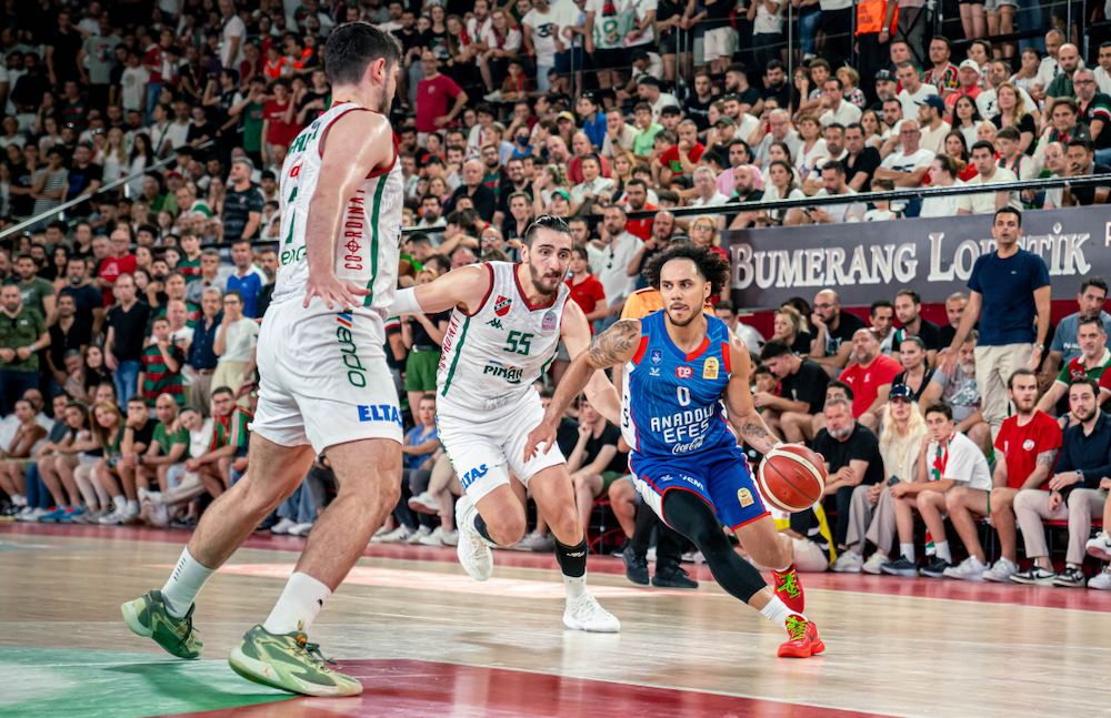 POTADA İLK FİNALİST ANADOLU EFES