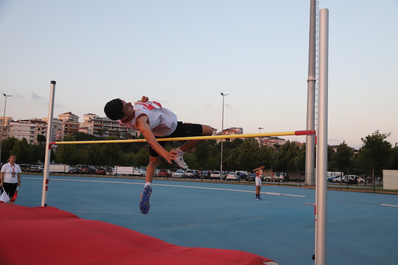 Yüzlerce Kişi Yaz Atletizm Oyunlarında Yarıştı