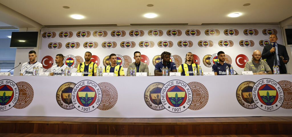 FENERBAHÇE’DEN İMZA ŞOV