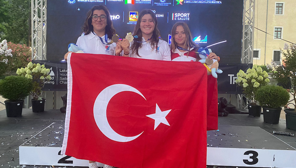 Fenerli Yelkencilerden Tarihi Bir Başarı Daha!