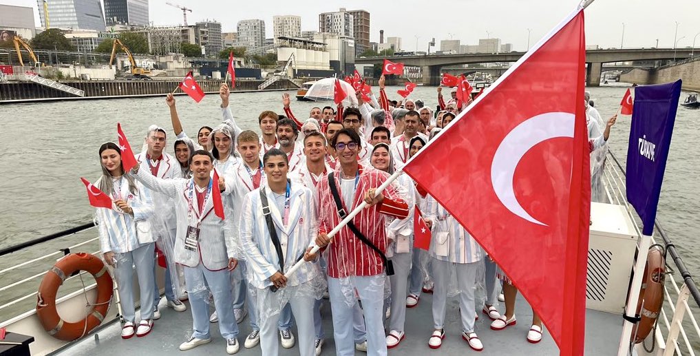 PARİS’TE OLİMPİYAT BAŞKADIR!