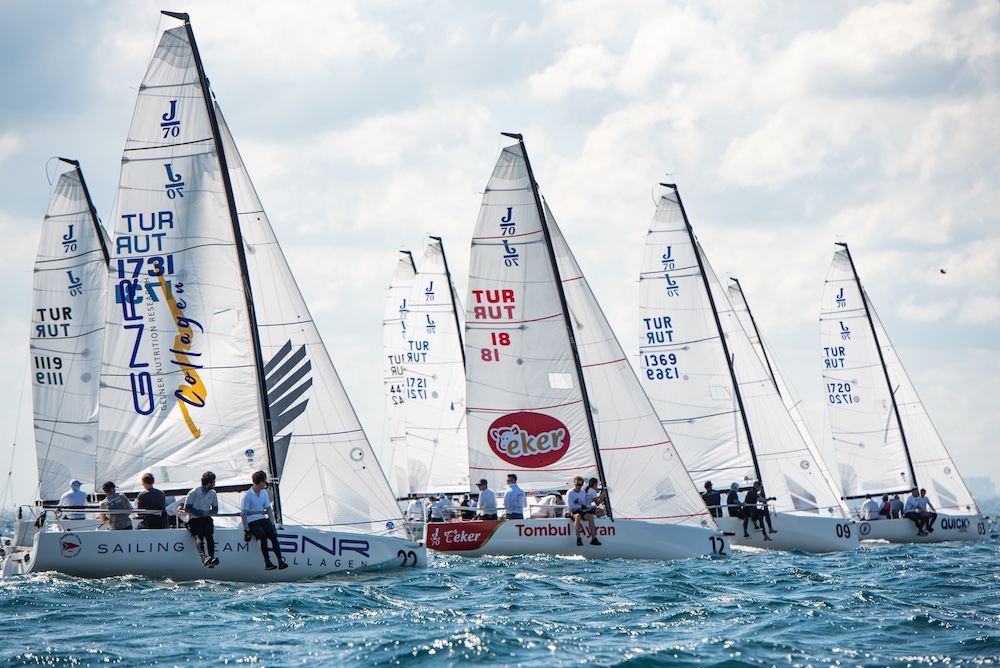 Yelkencilerin Rüzgârla Mücadelesi Başladı 