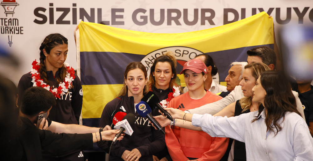 ŞAMPİYON GİBİ KARŞILANDILAR