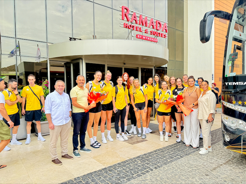 Kuşadası Kadınlar Voleybol Turnuvası’na Liberty Desteği