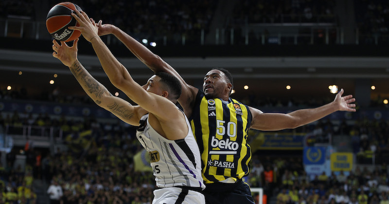 FENERBAHÇE BEKO OBRADOVİÇ’İ ÜZDÜ!