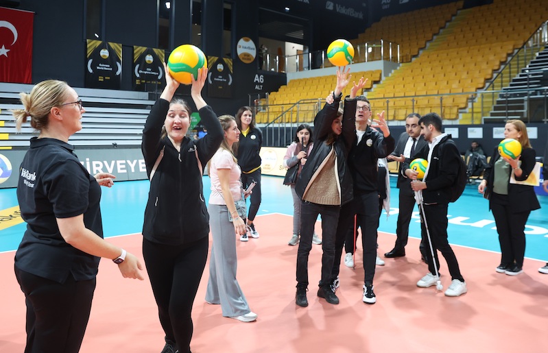 VakıfBank’tan Görme Engellilere Voleybol Deneyimi