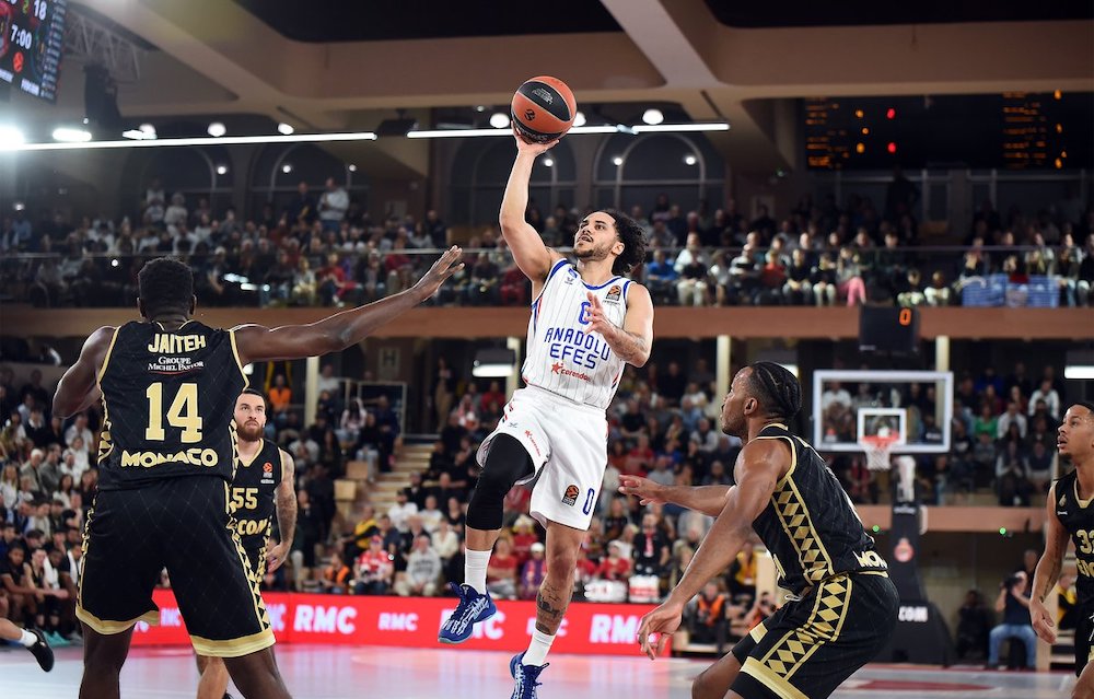 ANADOLU EFES MONACO’DA KAYIP