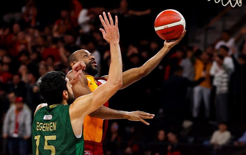 GALATASARAY 4 MAÇTIR YENİLMİYOR!