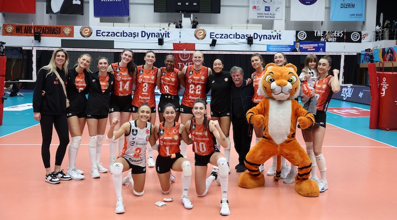 ECZACIBAŞI DYNAVİT 4 SETTE KAZANDI