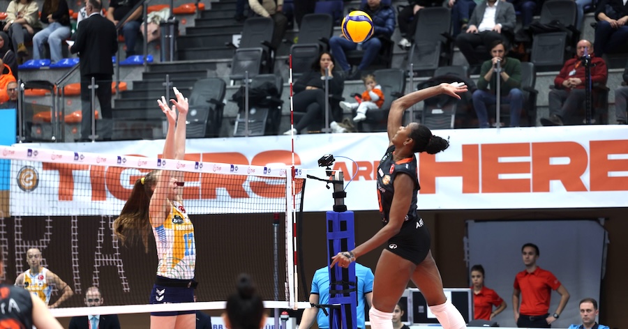 ECZACIBAŞI DYNAVİT DÖRTLÜ FİNALDE