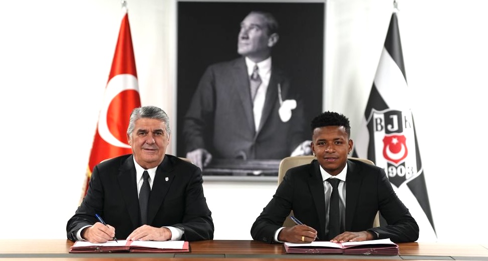 KENY ARROYO SÖZLEŞME İMZALADI