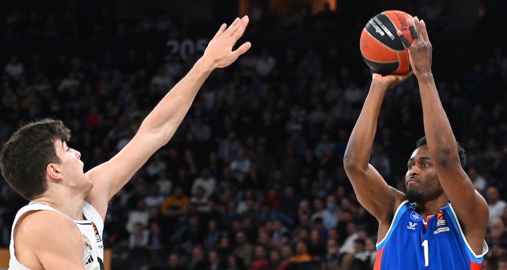 ANADOLU EFES REAL MADRİD’İ DEVİRDİ