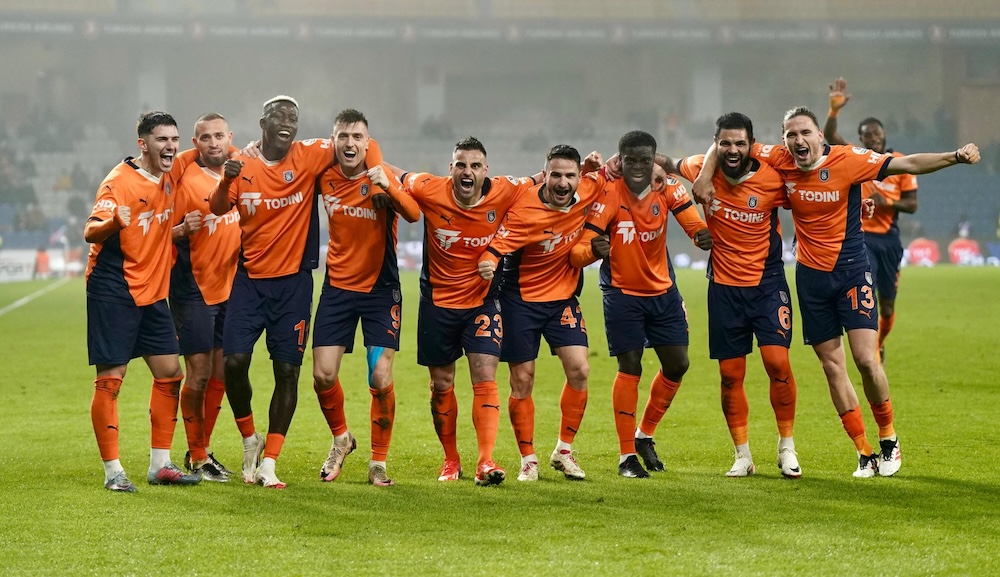 RAMS BAŞAKŞEHİR EVİNDE COŞTU : 4-0
