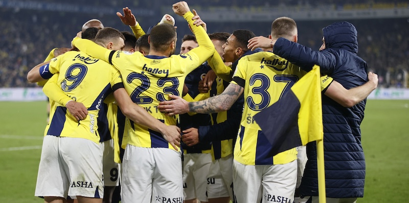 DİREKLER F.BAHÇE’YE ENGEL OLAMADI