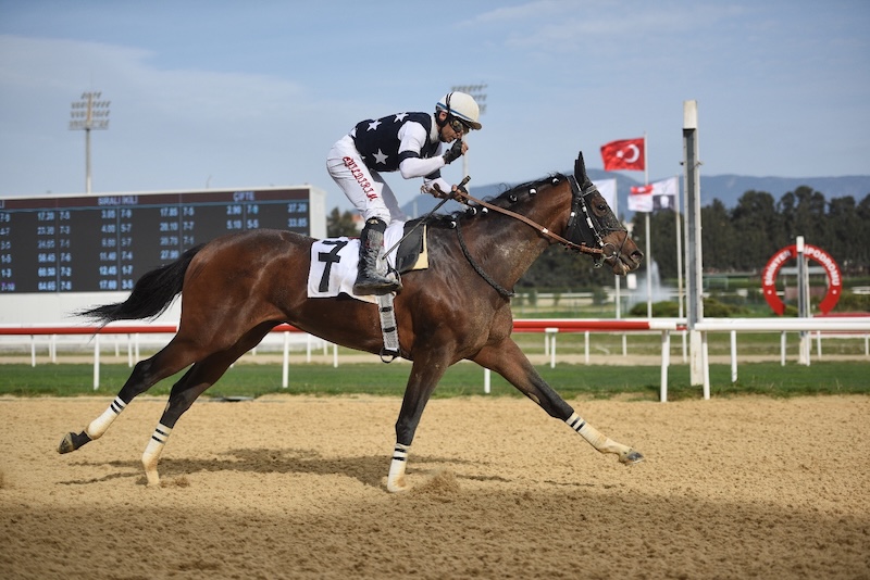 Ege Derbisi’nde Zafer Dapper Man’in