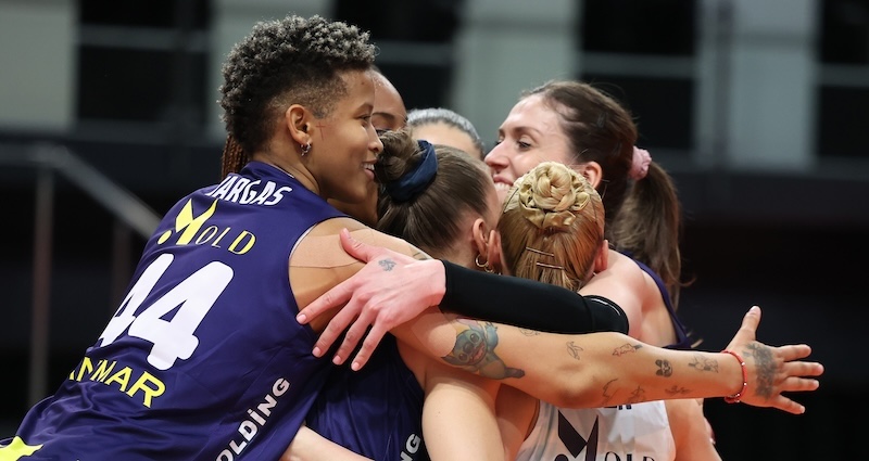 F.BAHÇE MEDICANA ARİNA İLE KAZANDI