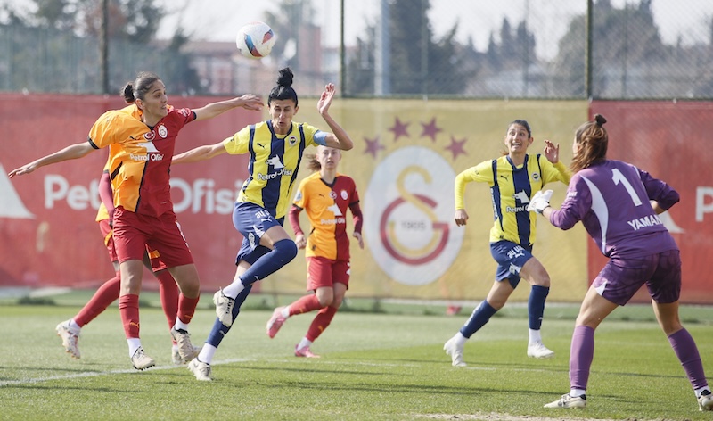 Turkcell Kadın Futbol Süper Ligi Derbisi Berabere Bitti