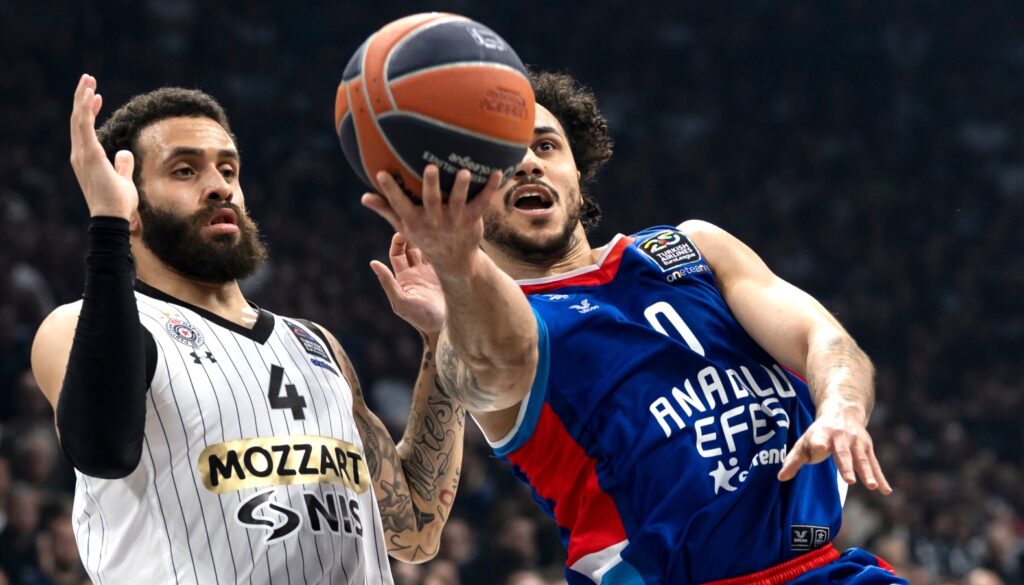 ANADOLU EFES’TEN TARİHİ FARK!