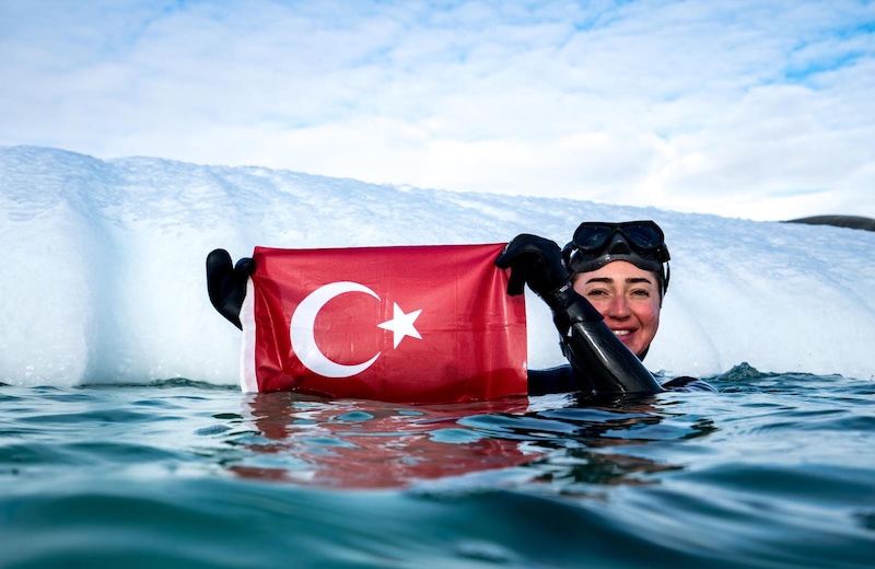 Şahika Ercümen Baykal Gölü’nde Buz Altı Dalışı Yapacak!