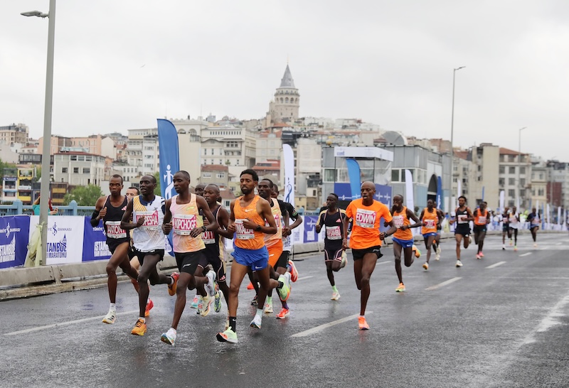 İSTANBUL’DA YARI MARATON RÜZGÂRI