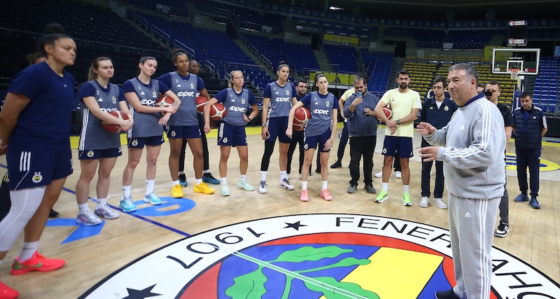 F.BAHÇE OPET’İN YENİ COACH’U MENDEZ