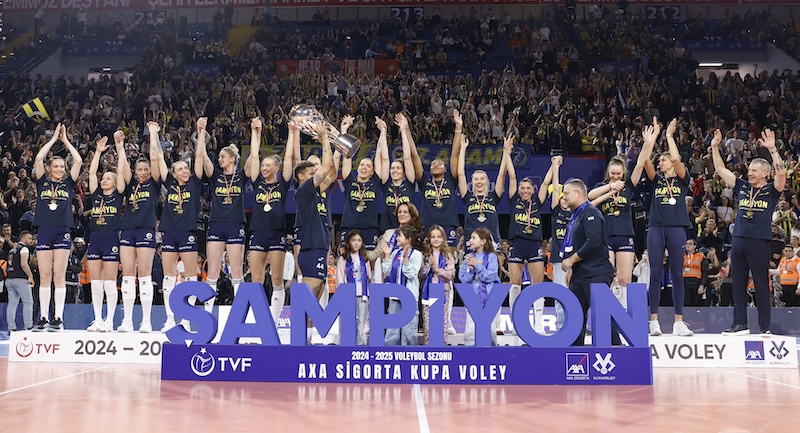 FENERBAHÇE MEDİCANA KUPAYI İKİLEDİ