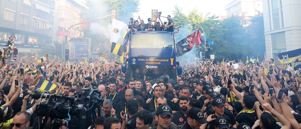 F.BAHÇE 2. AVRUPA ŞAMPİYONLUĞUNU KUTLADI