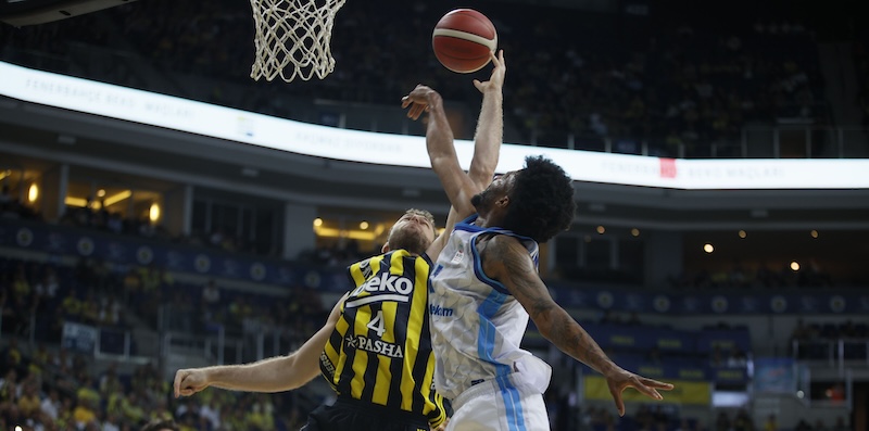 F.BAHÇE BEKO PLAY-OFF’TA ÖNE GEÇTİ