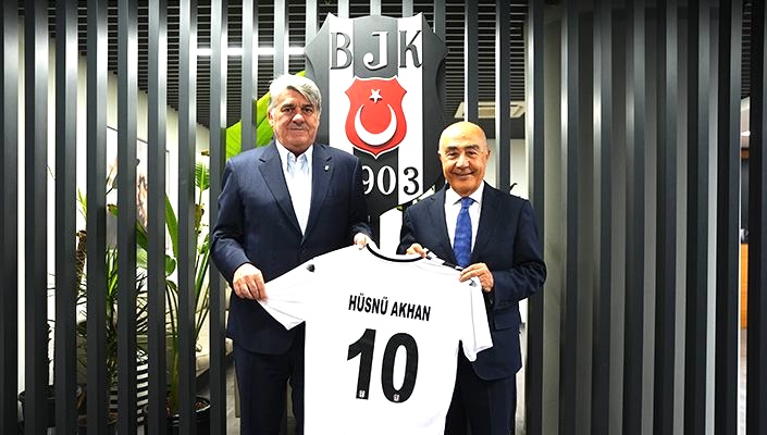 Hüsnü Akhan’dan Beşiktaş’a Ziyaret
