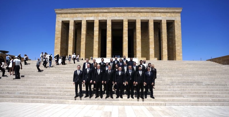 BEŞİKTAŞ YÖNETİM KURULU ANITKABİR’DE