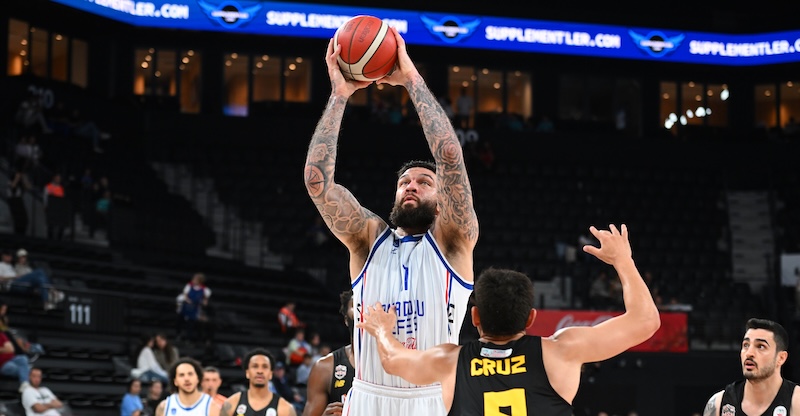 ANADOLU EFES YARI FİNALDE