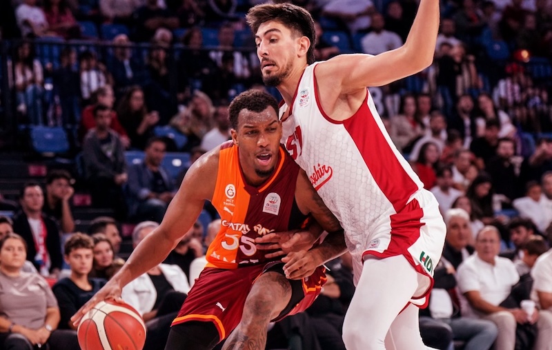 GALATASARAY SON ÇEYREKTE DAĞILDI