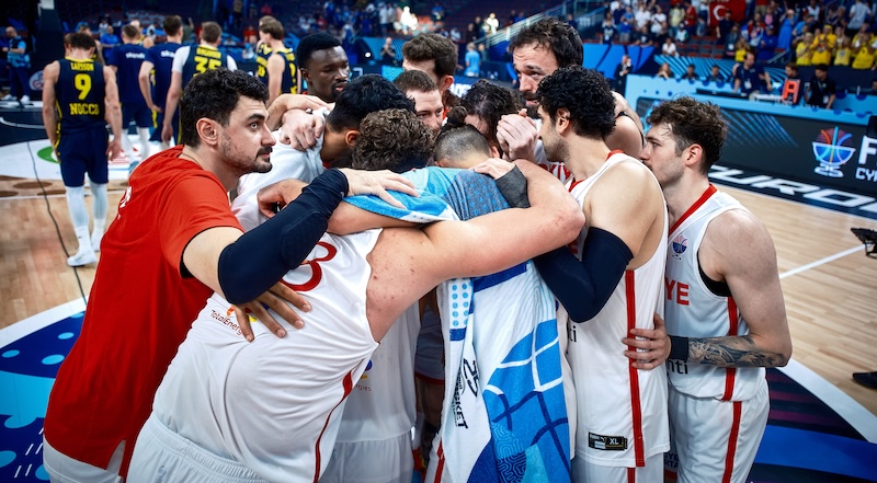 12 DEV ADAM ÇEYREK FİNALDE