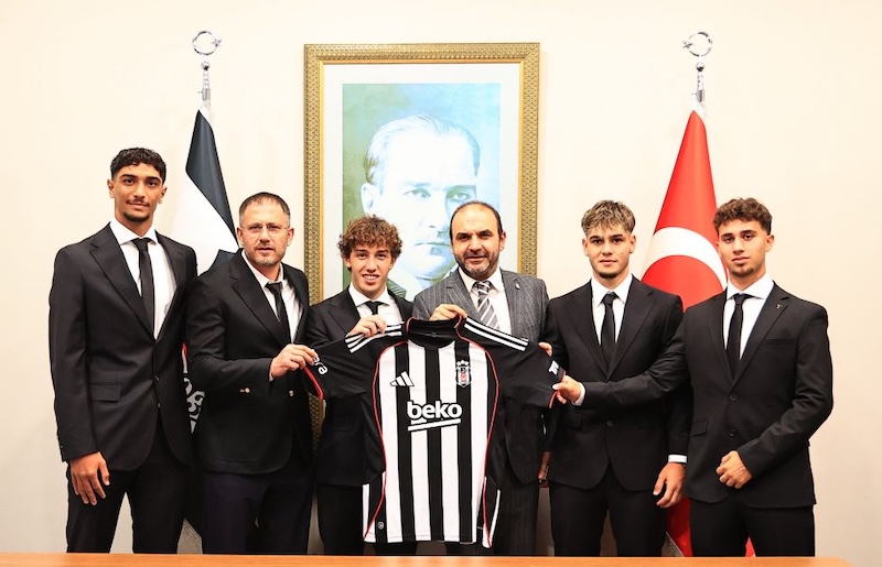 Beşiktaş, Genç Futbolcularıyla Profesyonel Sözleşme İmzaladı