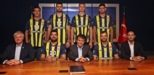 FENERBAHÇE’DEN İMZA ŞOVU