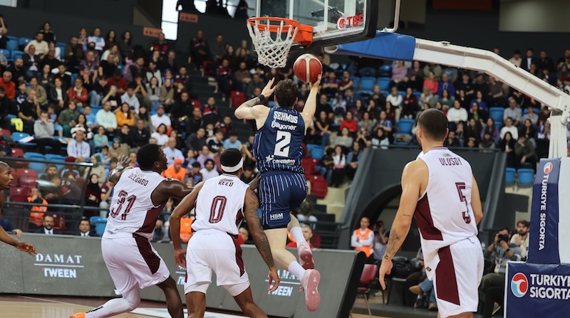 ANADOLU EFES SERİYİ SÜRDÜRDÜ