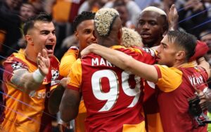 GALATASARAY ANFIELD’DE TUR PEŞİNDE