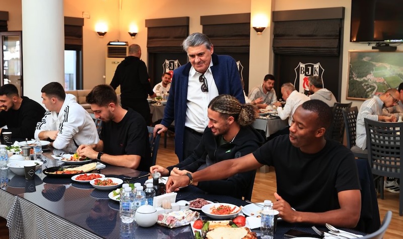 ADALI DERBİ ÖNCESİ TAKIMLA BULUŞTU