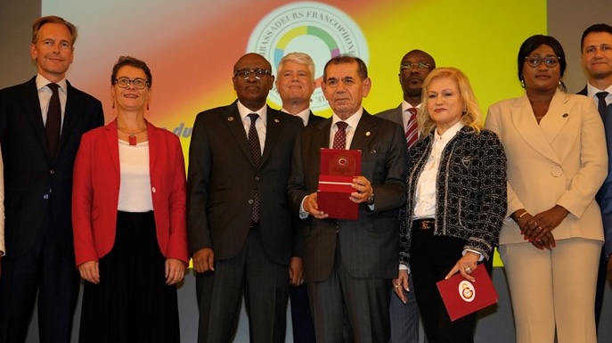 DURSUN ÖZBEK’E ULUSLARARASI ÖDÜL