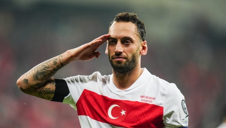 Hakan Çalhanoğlu Kadrodan Çıkarıldı