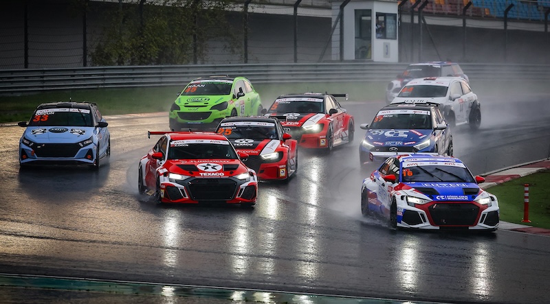 TOSFED İstanbul Park’ta Yağmur Altında Son Tango