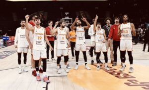 GALATASARAY GÖZÜNÜ YARI FİNALE DİKTİ